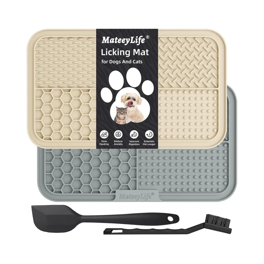 Lot de deux tapis de léchage en silicone, beige et gris, à motifs en relief, avec spatule et brosse de nettoyage